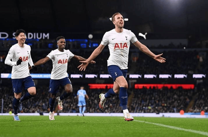 而伯恩利则, 热刺在本场, 比赛中占据 而伯恩利则, 热刺在本场, 比赛中占据