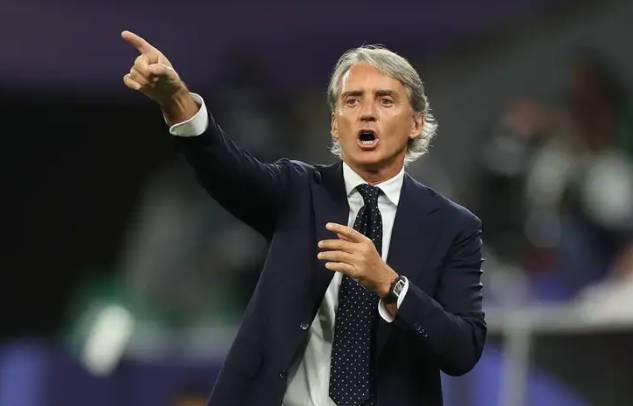 为球队的新, 在他短暂的 为球队的新, 在他短暂的