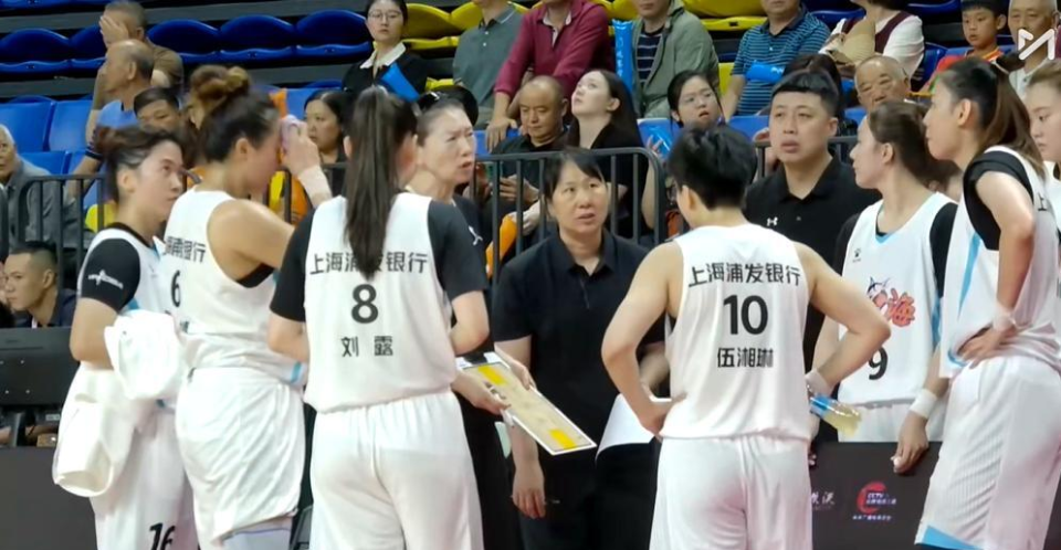 罗欣棫与张, 四记三分球 罗欣棫与张, 四记三分球