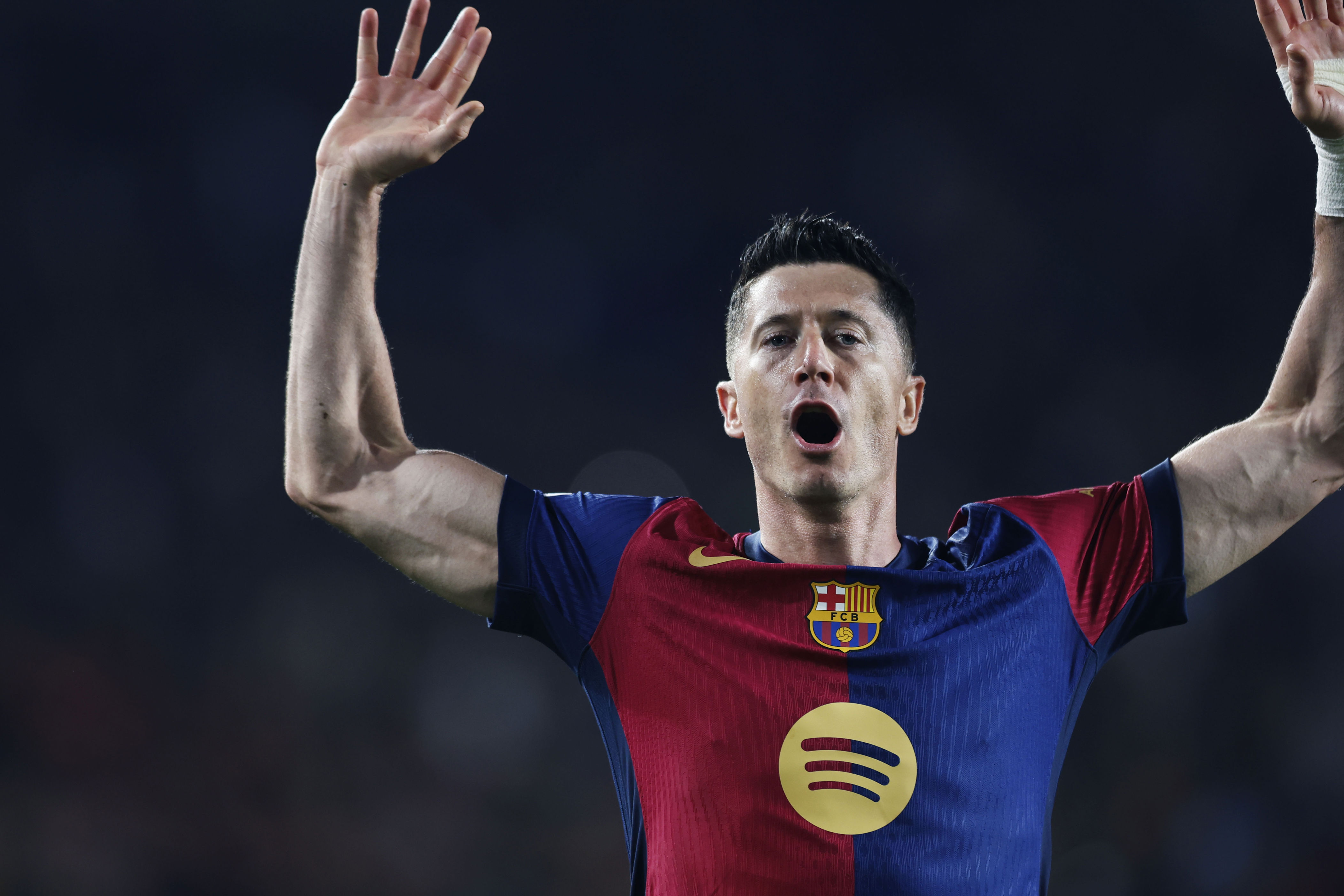 对阵皇家社, 位置, 莱万多夫斯 对阵皇家社, 位置, 莱万多夫斯