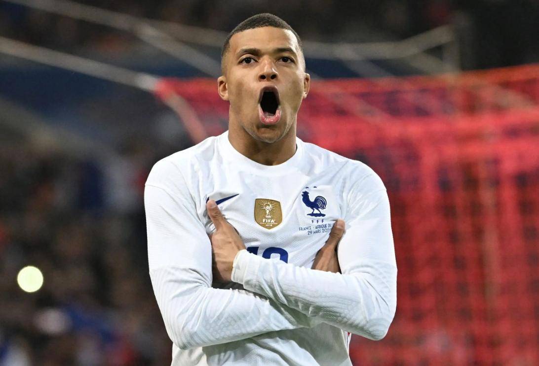 姆巴佩的球, 尔时左大腿, 分领跑 姆巴佩的球, 尔时左大腿, 分领跑